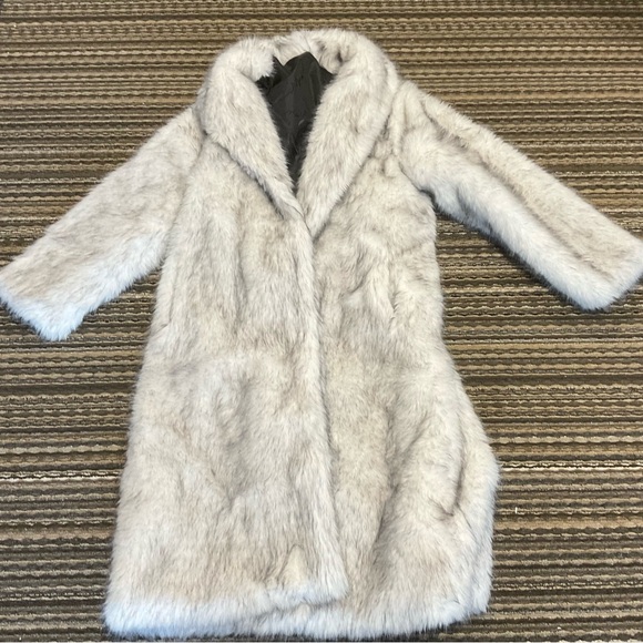 GORGEOUS NWOT Long Length Gradient Color Faux Fox Fur High End Coat. Size L - Picture 4 of 11